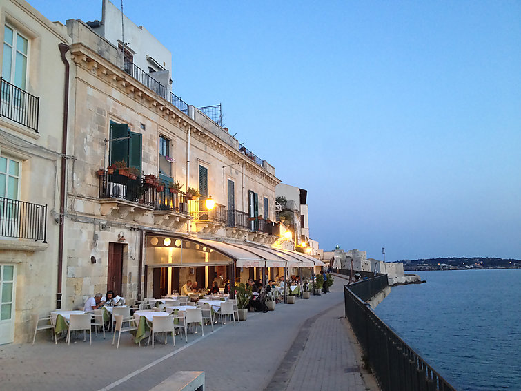 145194-1-153322-1410854591