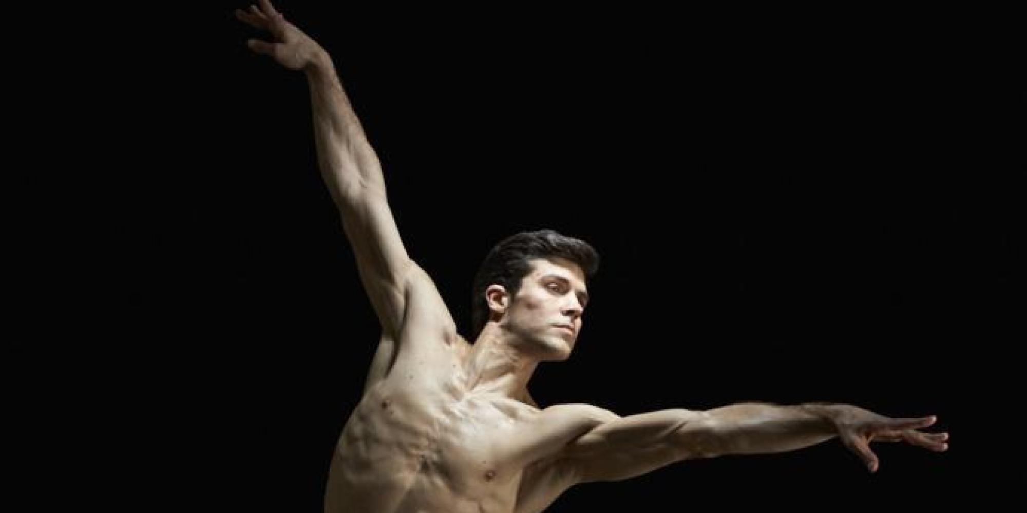 Roberto Bolle ha presenta il suo programma evento 'Roberto Bolle - La mia danza libera', in onda sabato 8 ottobre dalle 20.35 su Rai1. ANSA / Us GOIGEST / +++ ANSA PROVIDES ACCESS TO THIS HANDOUT PHOTO TO BE USED SOLELY TO ILLUSTRATE NEWS REPORTING OR COMMENTARY ON THE FACTS OR EVENTS DEPICTED IN THIS IMAGE; NO ARCHIVING; NO LICENSING +++