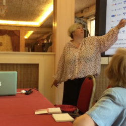 Giovanna Maggiori rurante una lezione digitale all'Ermitage Hotel di Teolo (2019)