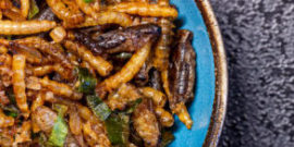 Fried,Mealworms,And,Spring,Onions,In,A,Bowl