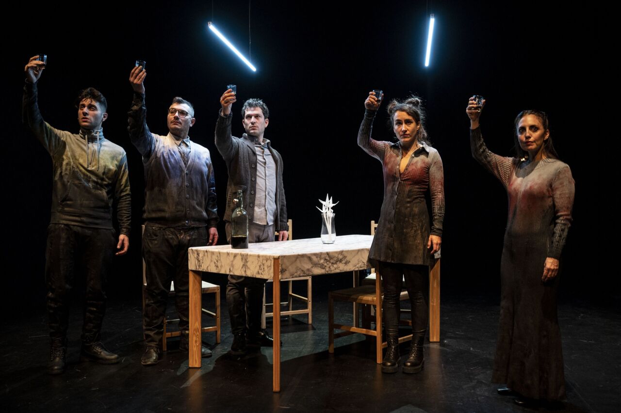 Caini teatro Parenti