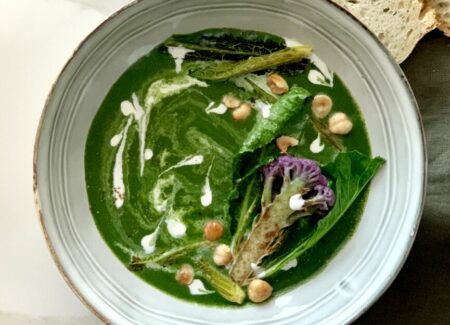 Crema di cavolo nero con ricotta e nocciole